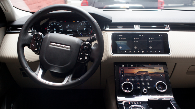 Illustration for article titled The 2018 Range Rover Velar Rolls Like Royalty and Attracts as Much Attention